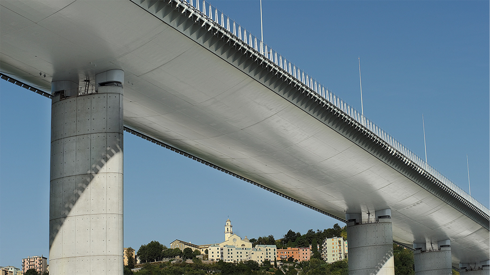 Janovský most, Itálie. Při rekonstrukci janovského mostu v Itálii použila společnost Heidelberg Materials cement s přibližně 40% podílem recyklovaného materiálu a výrazně nižšími emisemi CO₂.